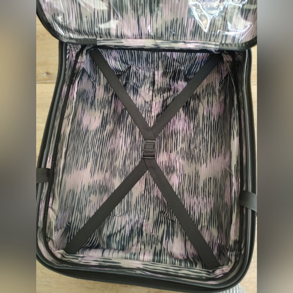 Lug Booster 4 Wheel Quilted Hard Side Carry On Suitcase Black 21"X14"X9" - Picture 6 of 12